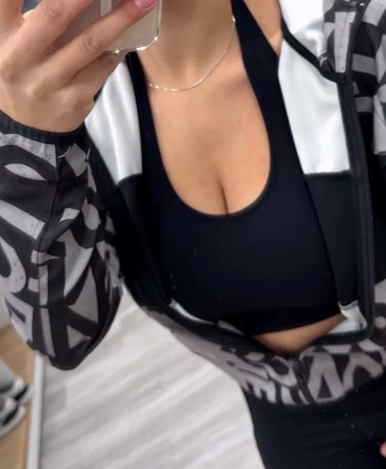 Anja, 19