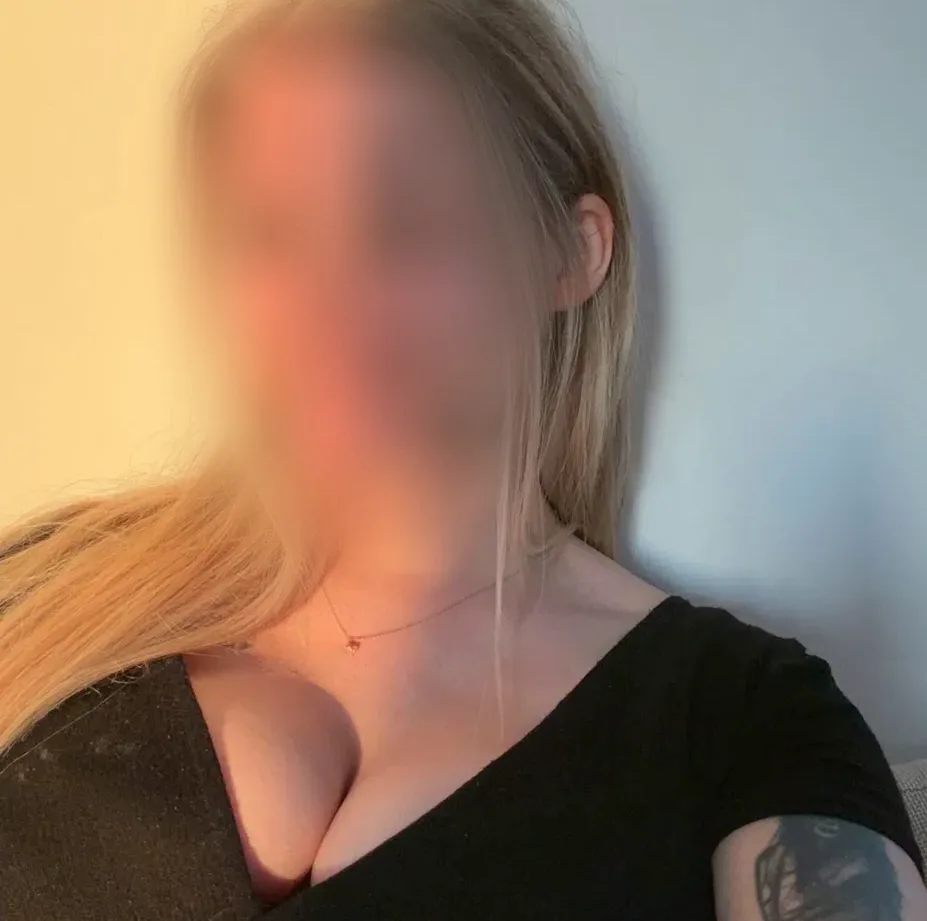 Bettina, 25