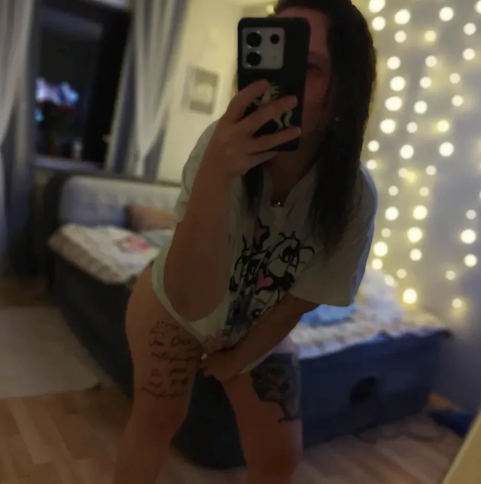 Emina, 36
