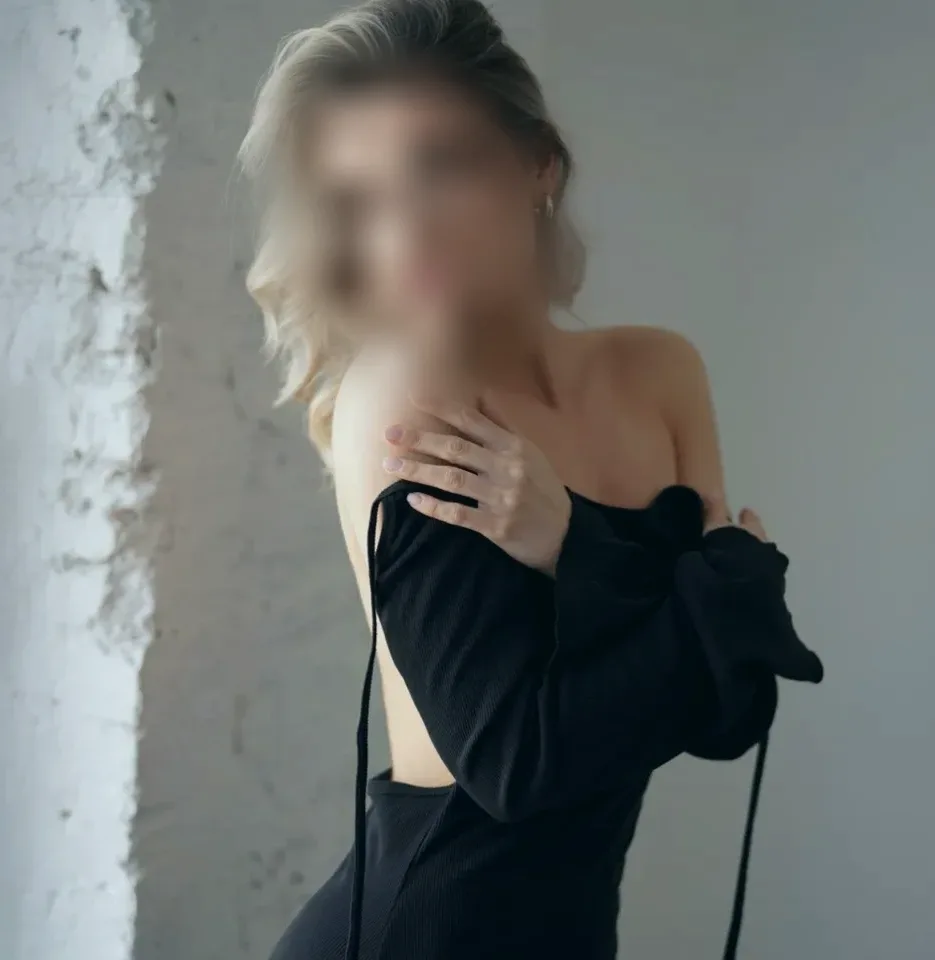 Sabrina, 25